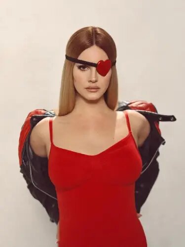    Фото: Лана Дель Рей / SKIMS