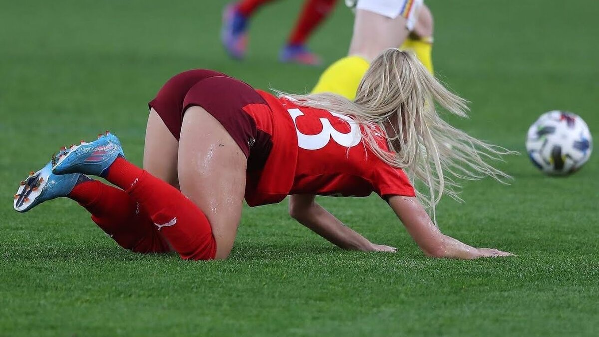 Алиша Леманн, футбол