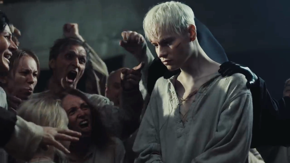 Кадр из клипа «Живой».