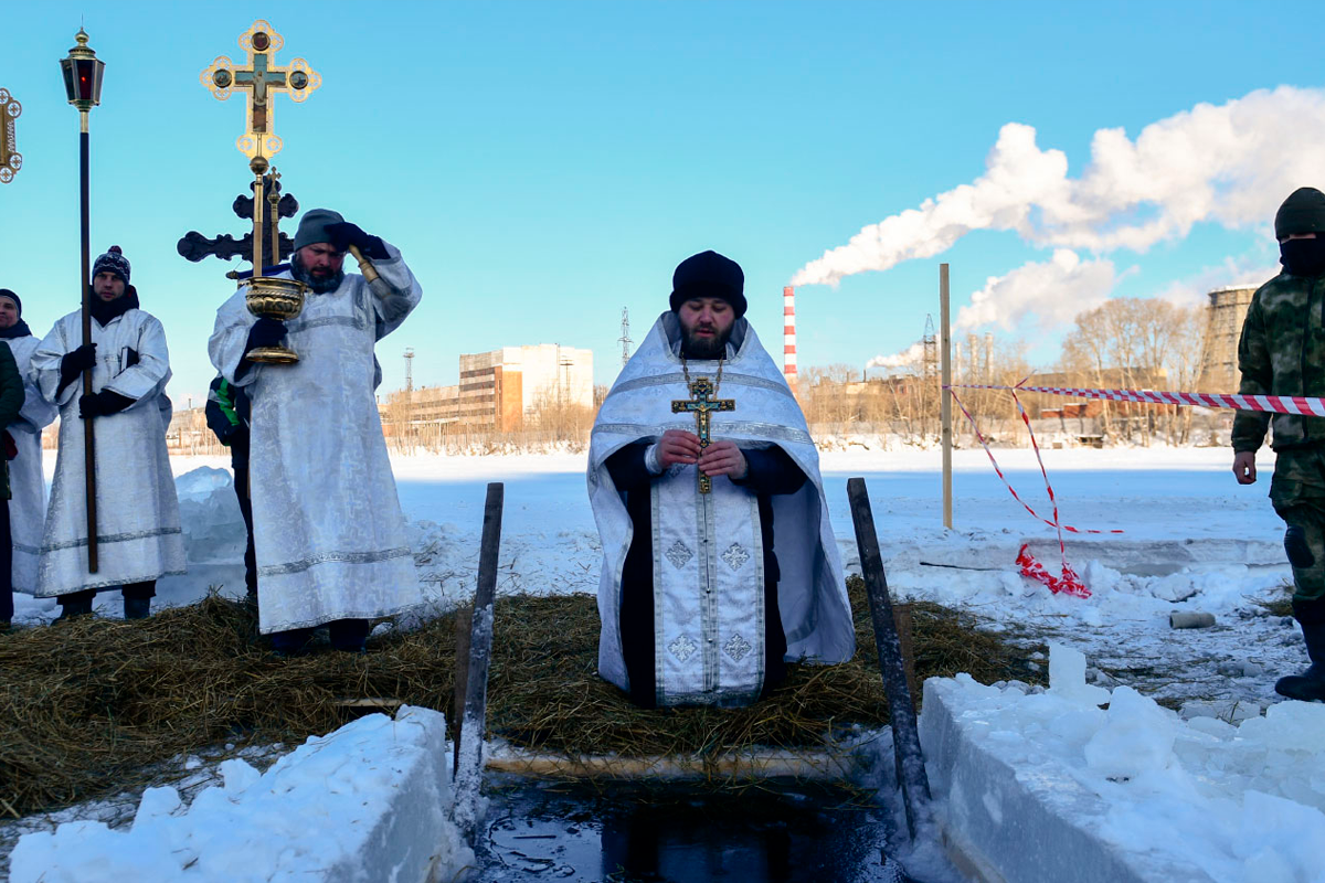 Настоятель церкви в купании