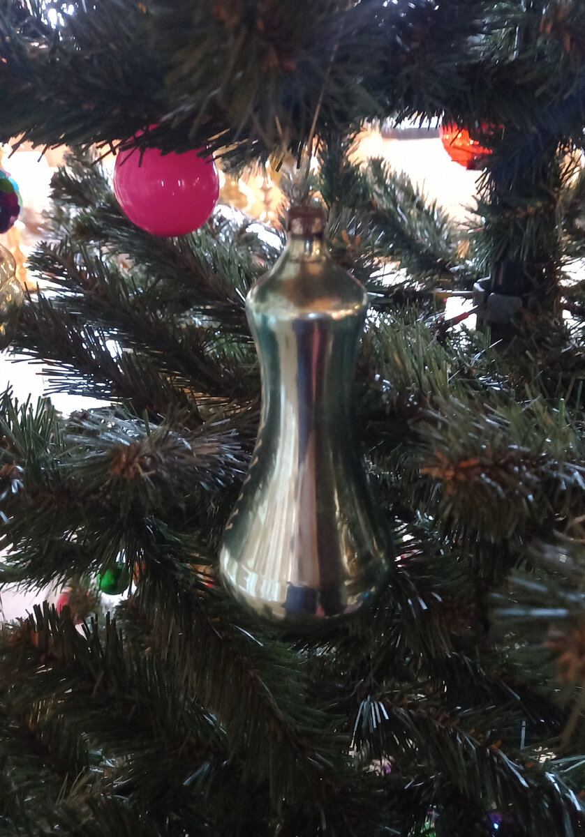 елочные украшения. красивые елочные игрушки. советские елочные игрушки. украшение елки. новогодние игрушки.