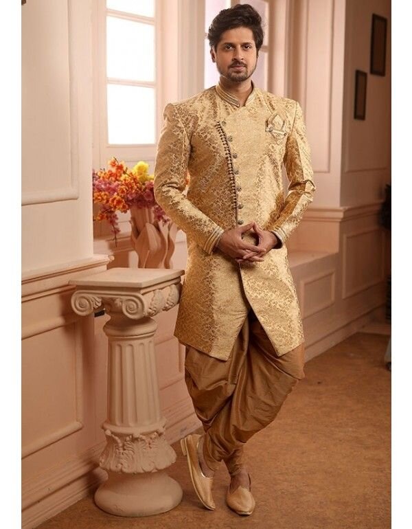 Индийские мужчины до сих пор любят золотую одежду. Фото: yourdesignerwear.com 