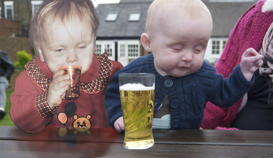Пивные дети. Ребенок с пивом. Дети пьют пиво. Малой пьет пиво.