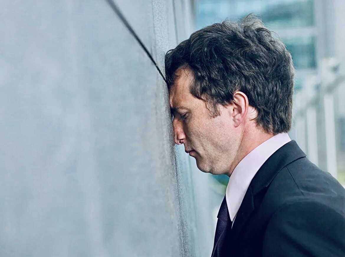 Парень бросил хорошую девушку. Парень бросил хорошую девушку. Если тебя бросил парень. Картинки когда тебя бросил парень. Девушка бросает парня.