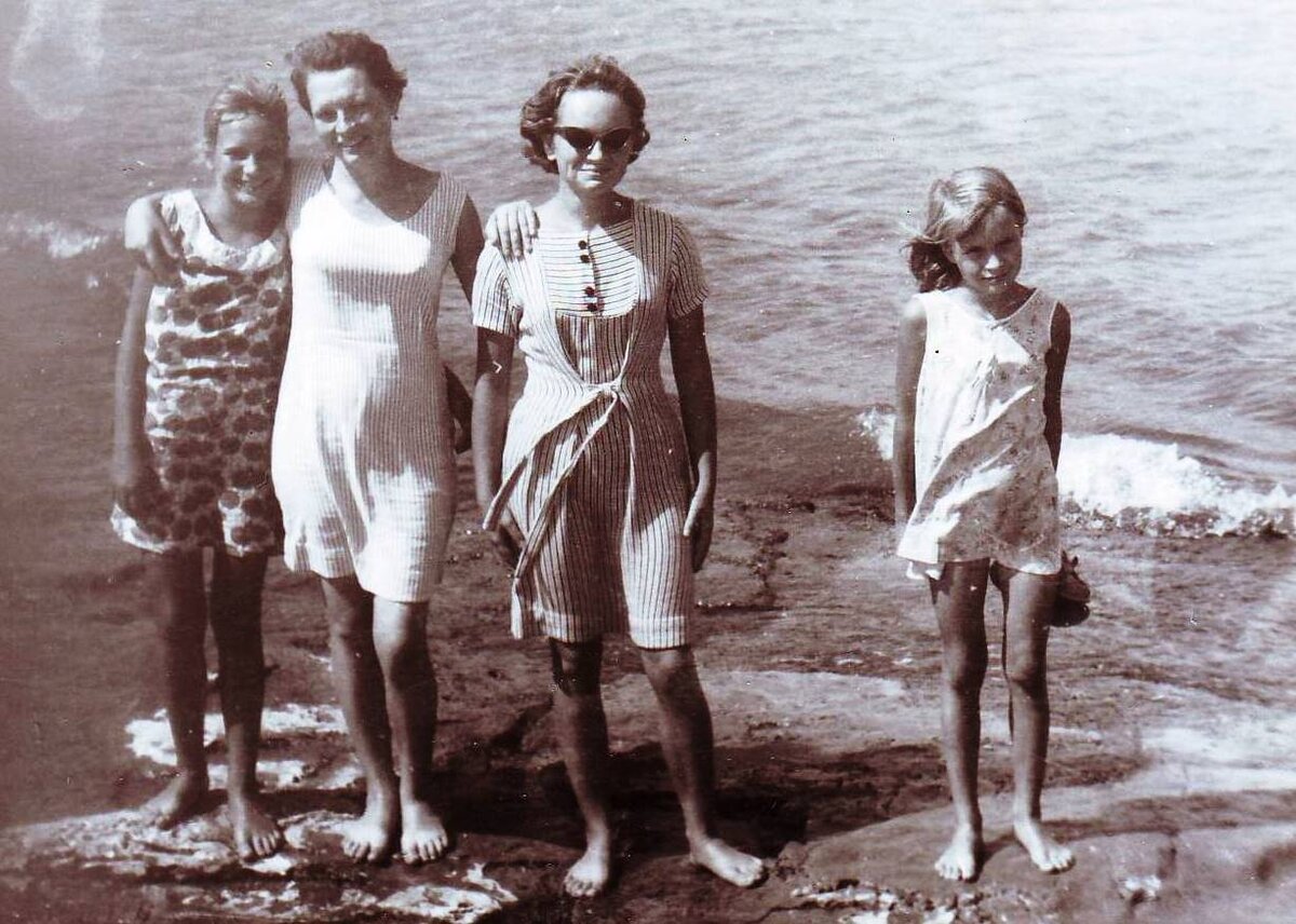 ДЕРБЕНТ КОНЕЦ МАЯ 1968. Я И МОИ СЕСТРЁНКИ.