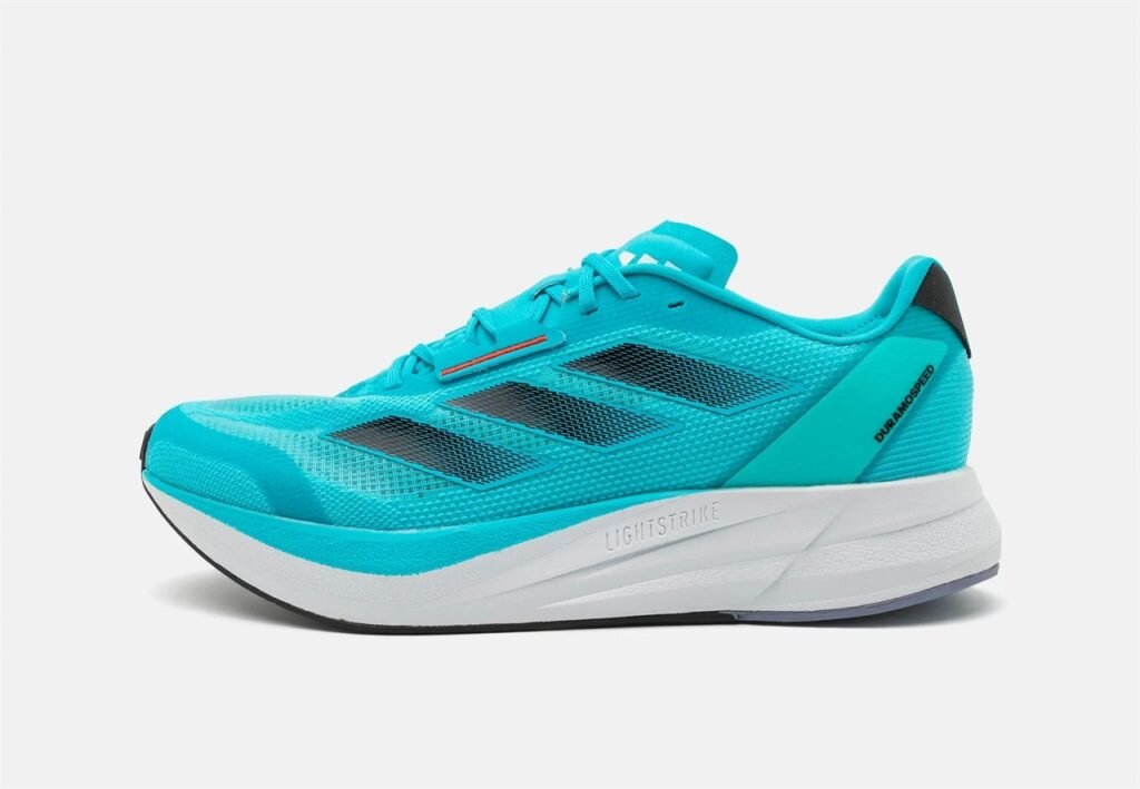 Превосходное сцепление с асфальтом для безопасности на трассе