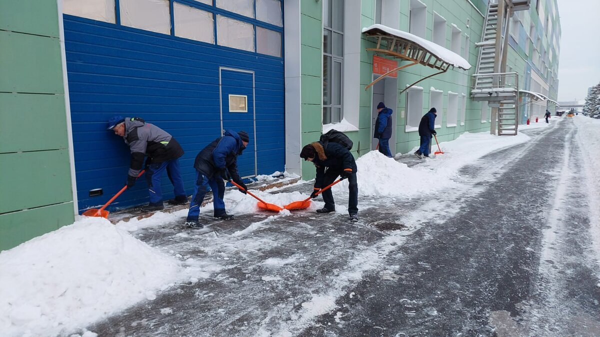 Уборка снега на площадке «Печатники» ОЭЗ «Технополис Москва»  