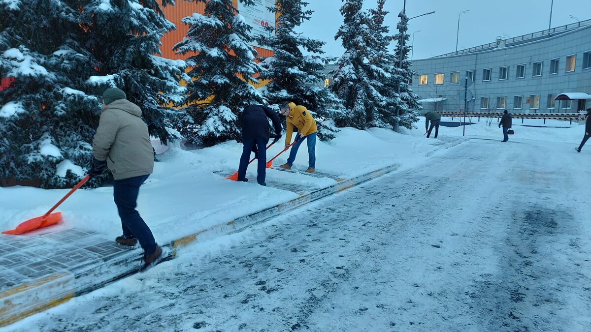 Уборка снега на площадке «Печатники» ОЭЗ «Технополис Москва»