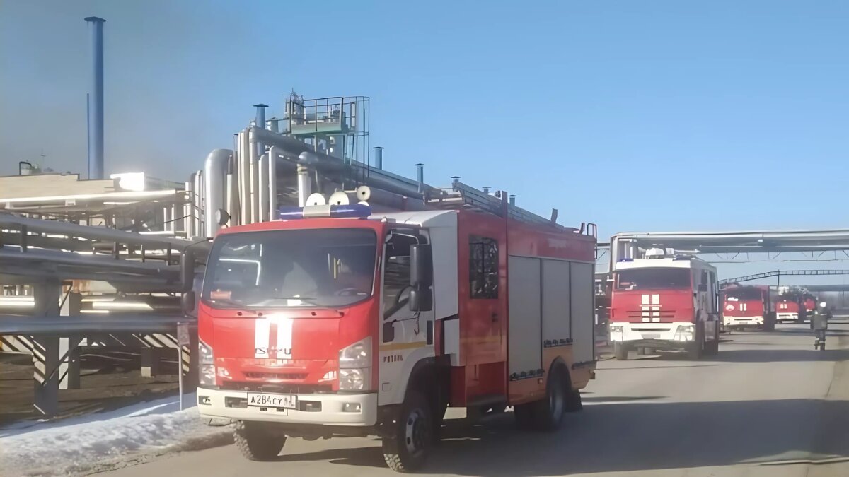     Пожар на Рязанском НПЗ, вспыхнувший в обед, локализован, пострадавших нет