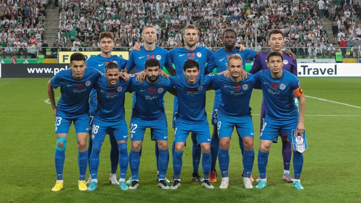    Игроки ФК "Ордабасы":Foto Olimpik/NurPhoto via Getty Images