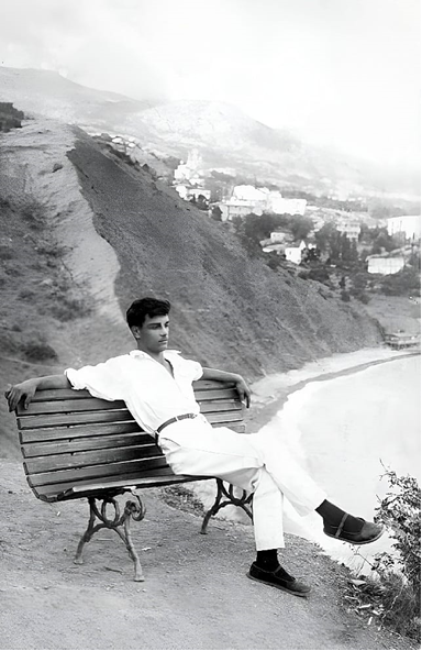 Фото Кости Мазура в Алупке, пляж Чёрный бугор.