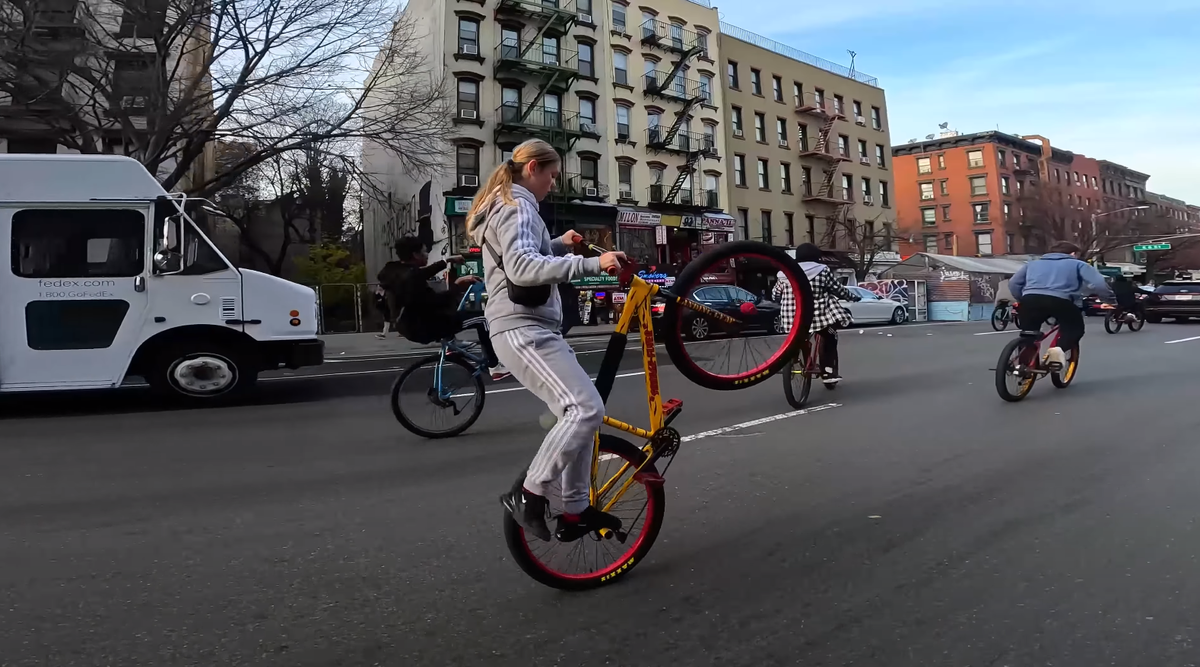 вещи для путешествия. одним бог дал крылья а другим. вещь ценна почему. вещь ценна почему. собранный чемодан.