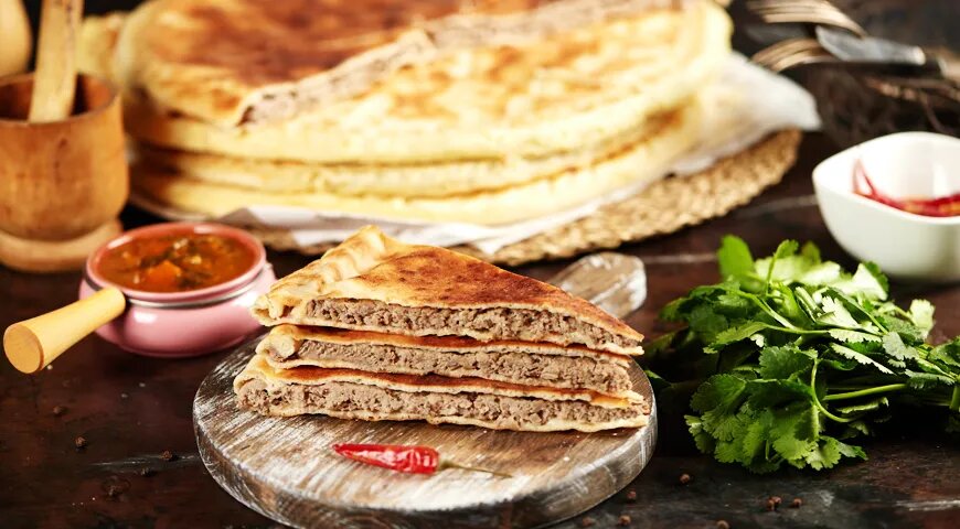 Осетинский пирог с мясом готовят только на кефирном тесте