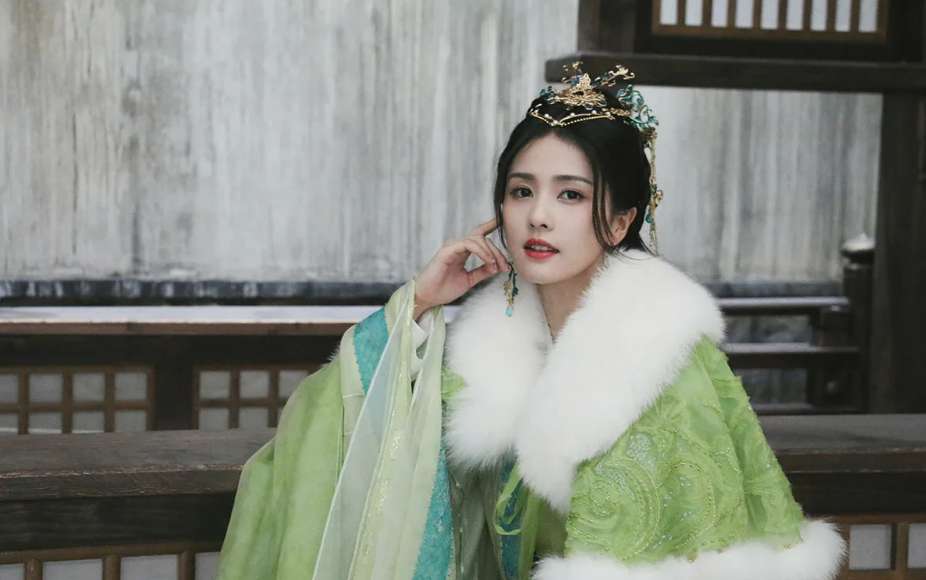 китаец поет мужским и женским голосом. известный китайский певец чхон. китайский мальчик поет. китаец поет. китаец поет про любовь.