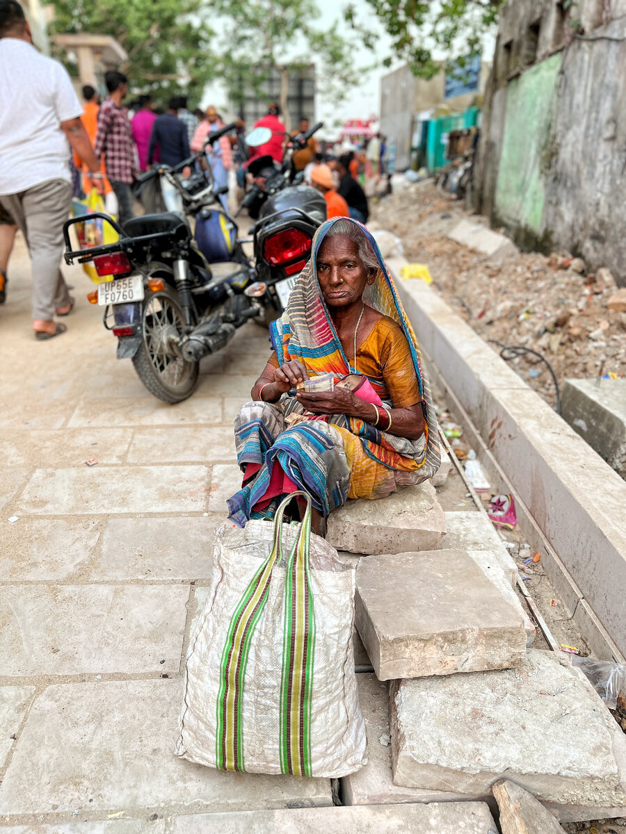 Почему так много инвалидов и бездомных на улицах Индии? Мы уже рассказывали про хаос на дорогах, а также про еду, гигиену и уборные, теперь давайте поговорим об уличной жизни в городах Индии.-1-2