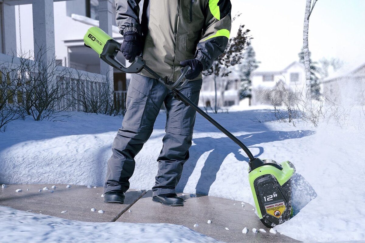 Лопата со шнеком для уборки снега: разновидности, характеристики