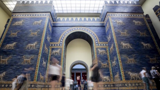    Археологи выяснили хронологию строительства ворот Иштар в Вавилоне Татьяна Сидорова