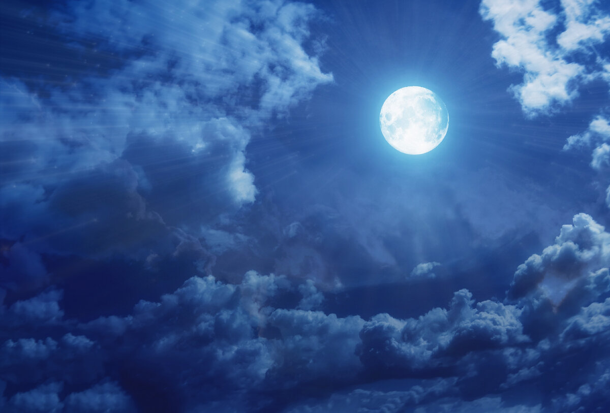 Луна, небесная красавица... Коллаж из сетевых файликов