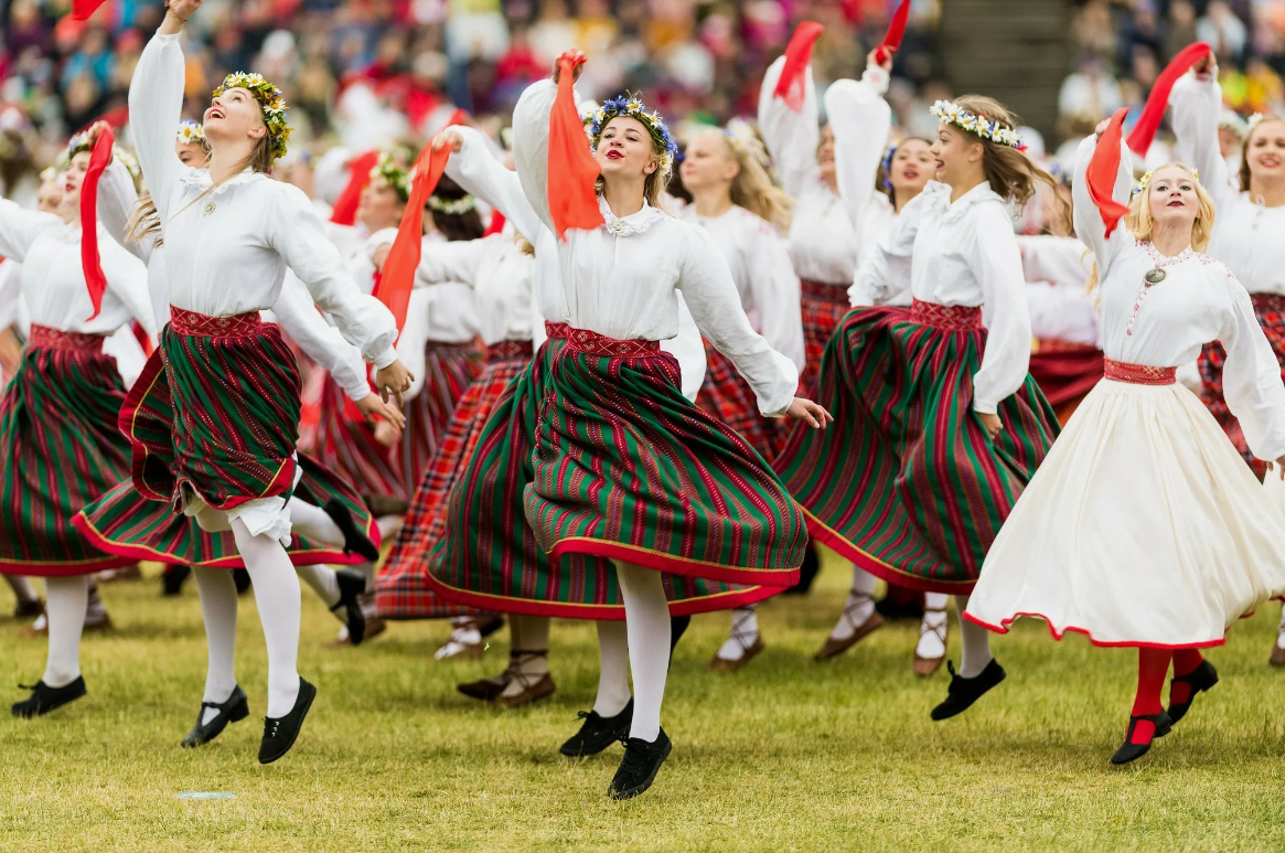 Эстония песня. Эстонский танец Йоксу-полька. Народные танцы Эстонии. Национальный танец эстонцев. Эстонский народный танец.