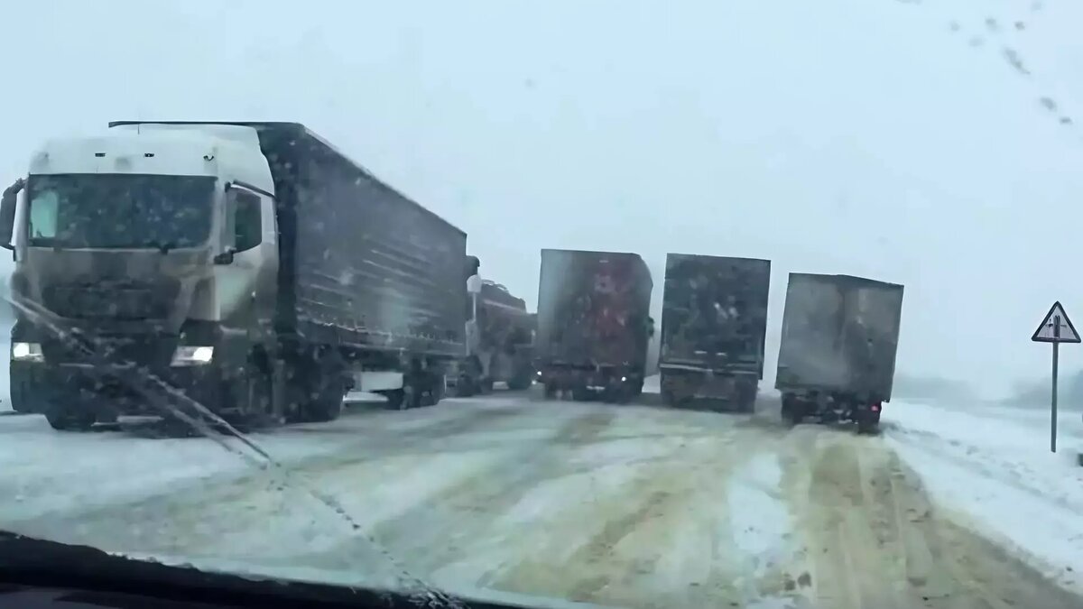 Удмуртия во власти снежной стихии, обстановка на дорогах и Крещенские  купания | udm-info.ru | Дзен