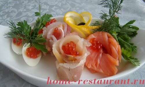канапешки с семгой. красивые закуски с рыбой. закуски с рыбой. канапе 2022. холодные закуски с рыбой.
