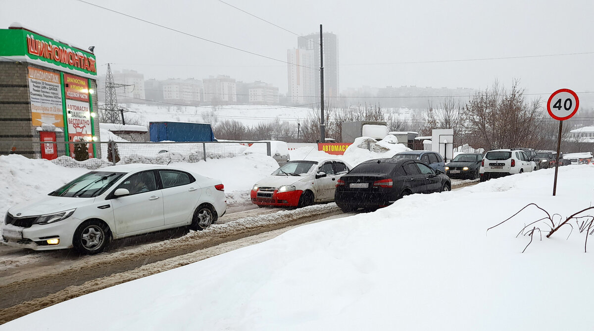 В Нижнем Новгороде - сутки снежного безумия. Сильнейшая за последние  полтора века метель накрыла город, вызвав транспортный коллапс. | В поисках  лучшего | Дзен