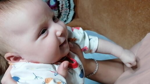 Вот как то так и никак иначе мем. Я его украла не судите строго. Коррупция демотиватор. Не судите строго мем. Мой первый не судите строго.