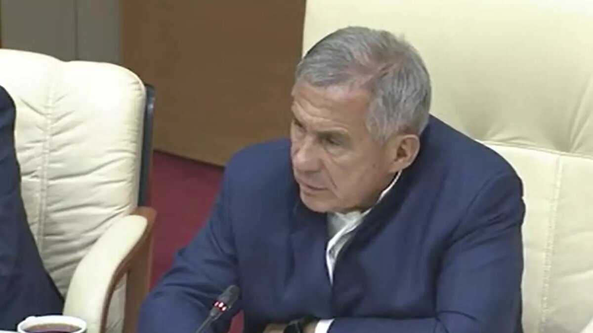     Глава Татарстана Рустам Минниханов на фоне ухудшения погодных условий призвал усилить работу по очистке дорог. Об этом сообщила пресс-служба Казанского Кремля.