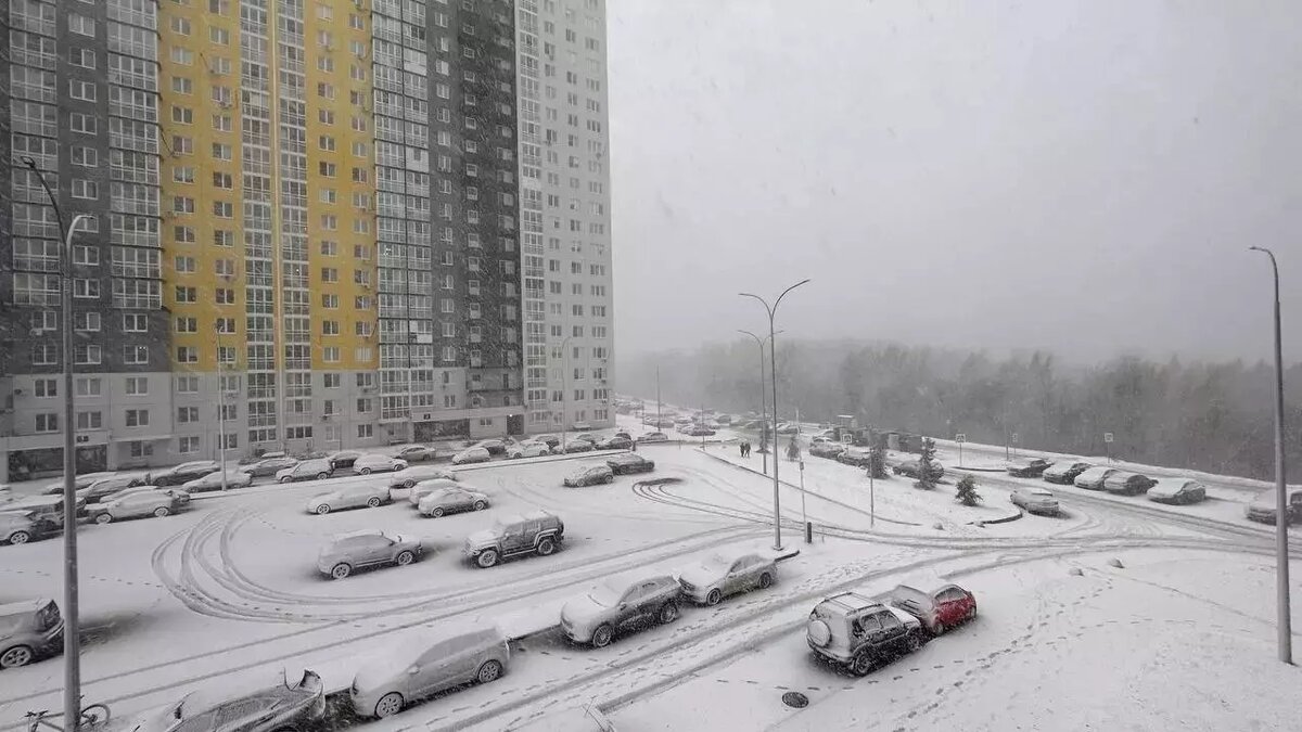     Сильный снегопад не отступает от Нижегородской области. Непогода сохранится на протяжении всего дня в субботу, 20 января. О таком прогнозе предупредили в пресс-службе регионального управления МЧС.