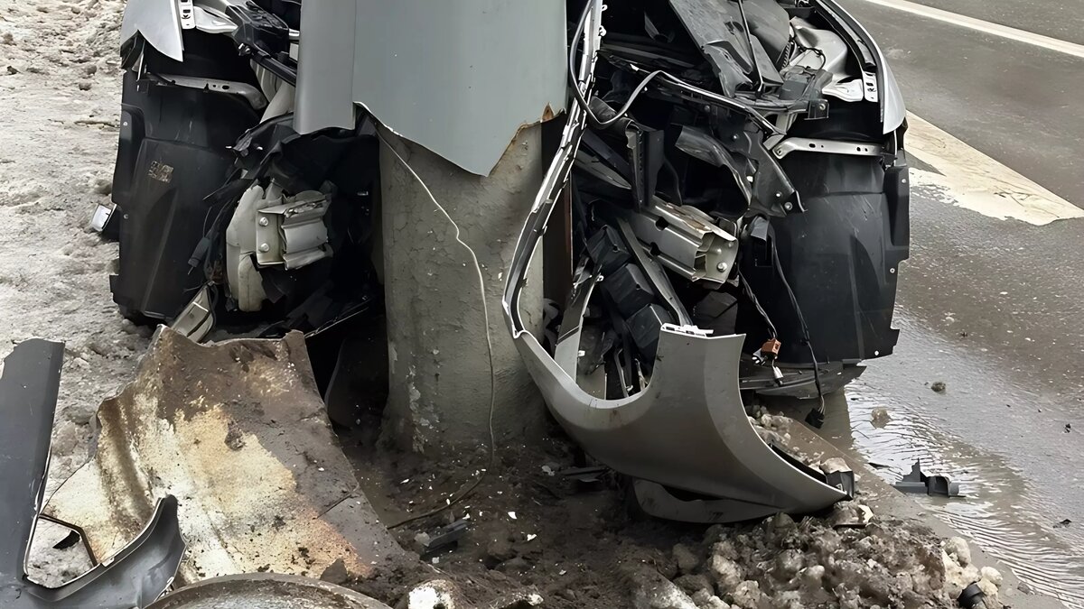     В Ростове автомобилистка пострадала в аварии на Западном, об этом в социальных сетях рассказали очевидцы.