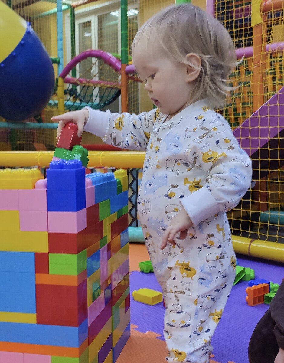 Полтора года девочке поздравления. Дочке 1 5 года. 5 месяцев девочке поздравления. Доченьке годик. Доченьке 1.