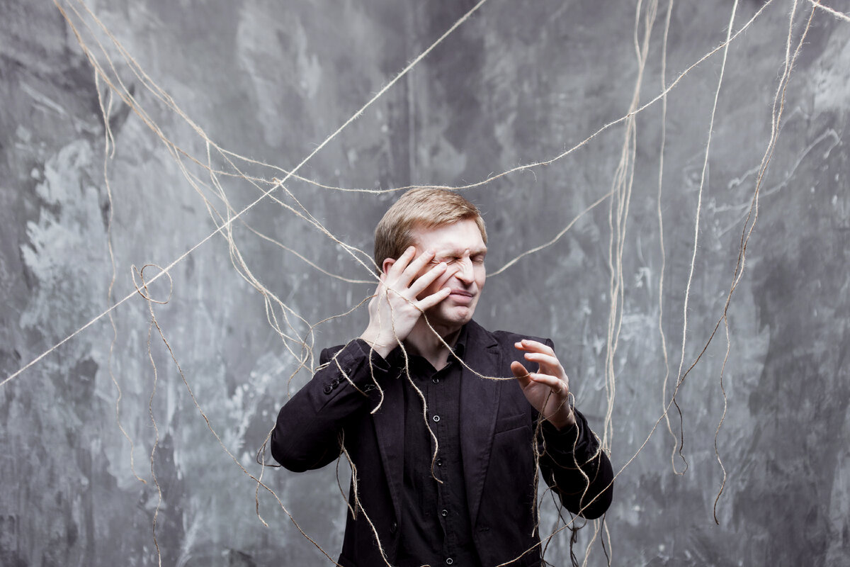 фотоисточник   ID 70147249 © Kriscole Dreamstime.com     https://www.dreamstime.com/stock-photo-young-man-black-suit-got-caught-web-concept-manipulation-slavery-image70147249