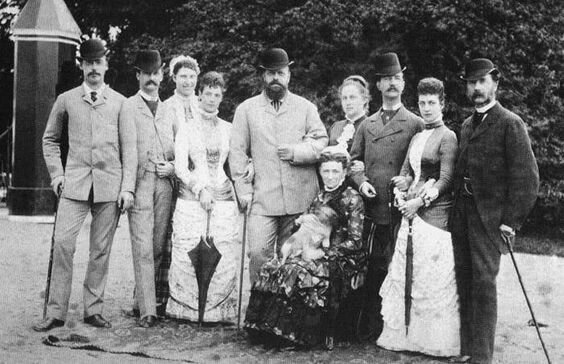 Венценосная королевская  семья Дании