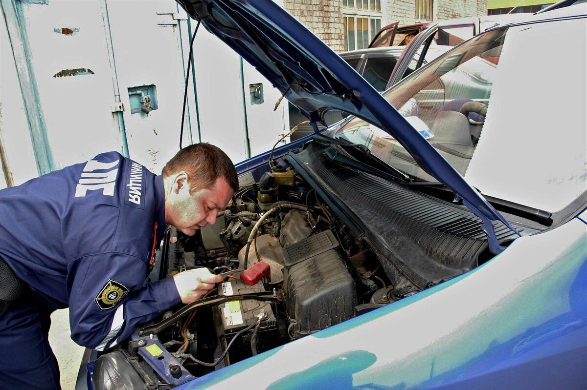 Стоит ли менять авто. Автомеханик. Масло для двигателя. Стоит ли сейчас покупать новую машину или подождать. Дмитрий попов автоэксперт.