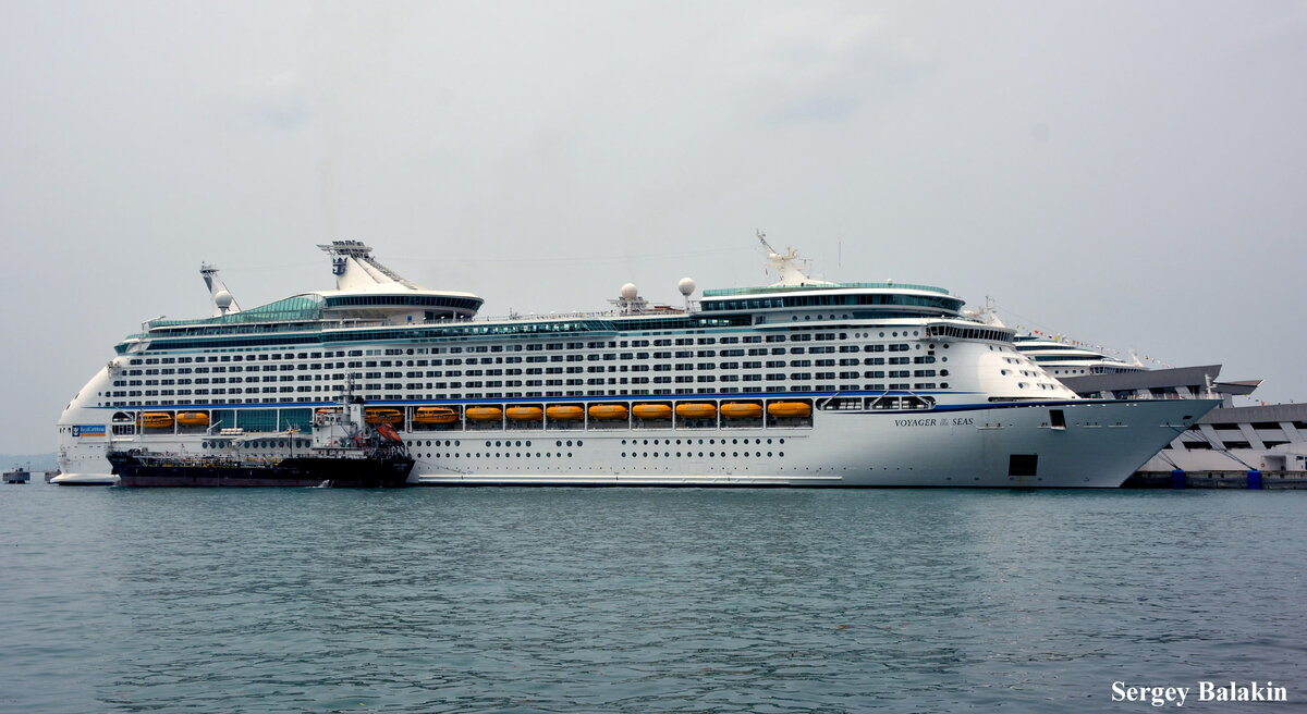 Круизный лайнер «Voyager of the Seas» в Сингапуре, 2015 г. Здесь и далее – все фото автора