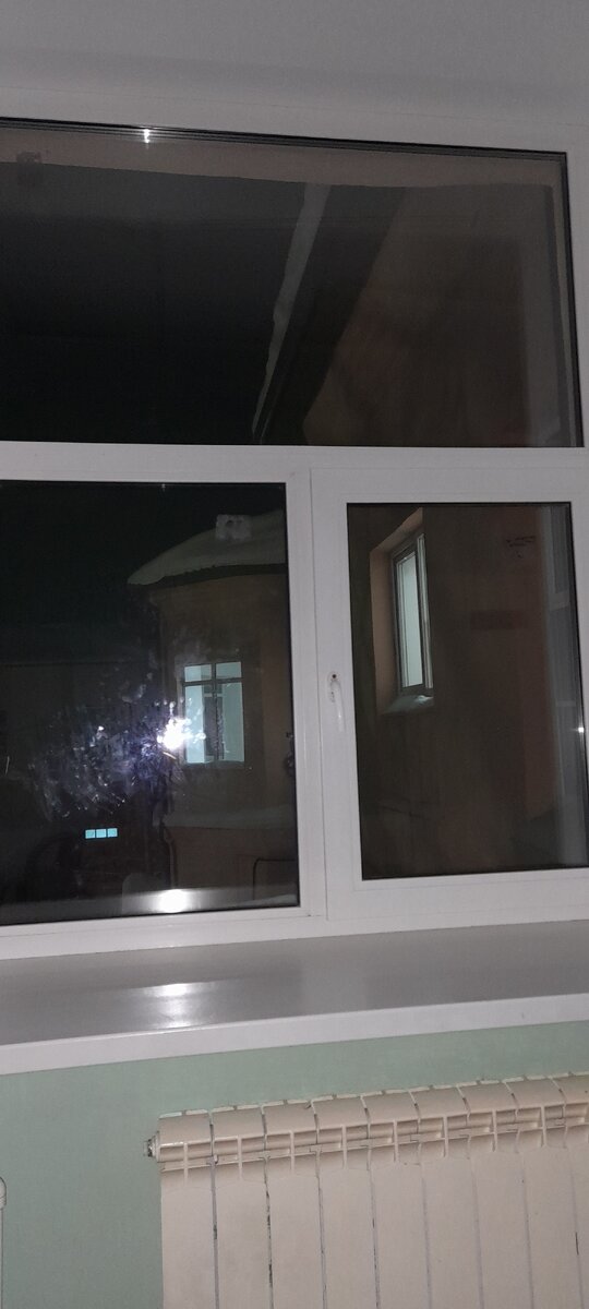 Ночной коридор , укачиваю малышку , уже поздно в палате спят а она ни как не хочет ...