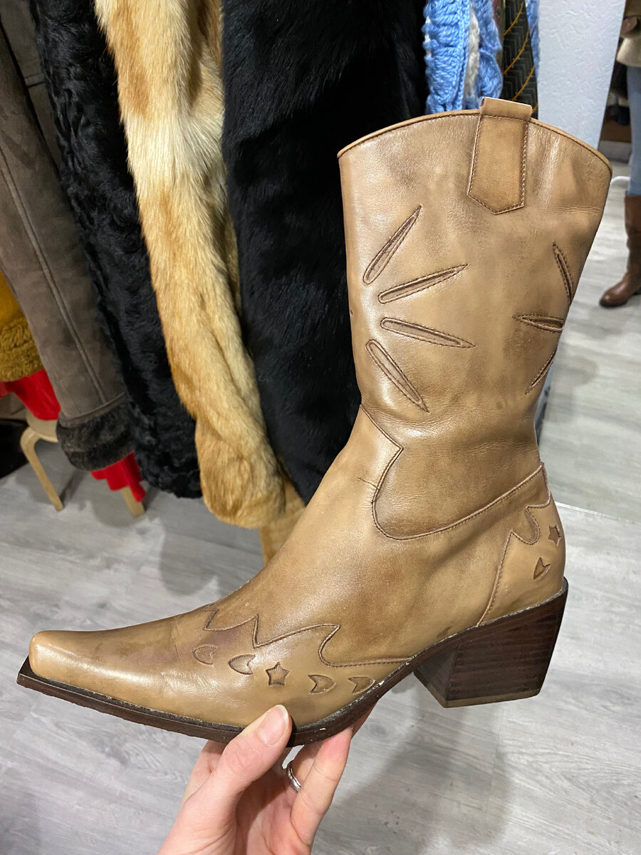 Lis одежда. Blackpink адидас. Lis одежда. Lalisa blackpink. Лалиса манобан 2016.