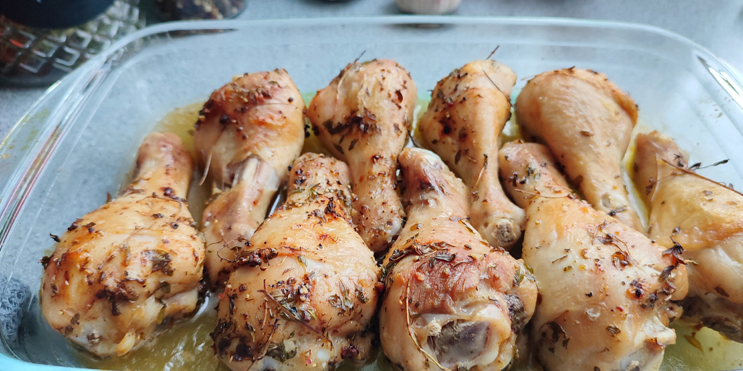 Куриные голени с пряными травами в духовке. Простой рецепт.