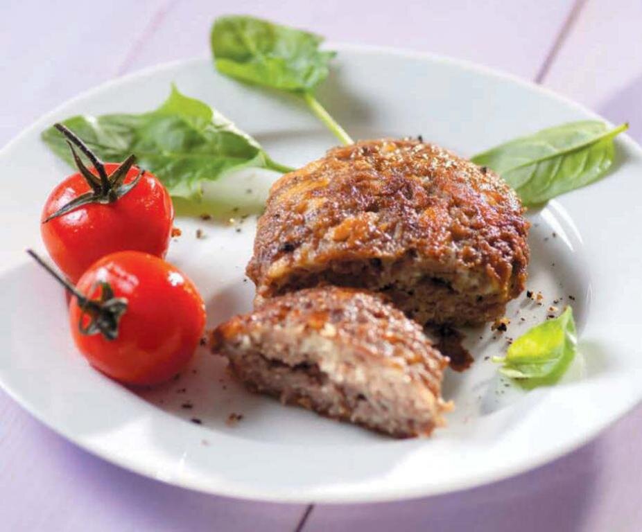 котлеты из крабовых палочек. котлеты в панировке. котельы куриные с сыром. как приготовить сырые котлеты. крабовые котлеты.