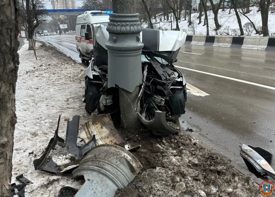 На Стачки водитель «Мустанга» врезалась в столб | Ростов 161 - Городской  портал Дона | Дзен