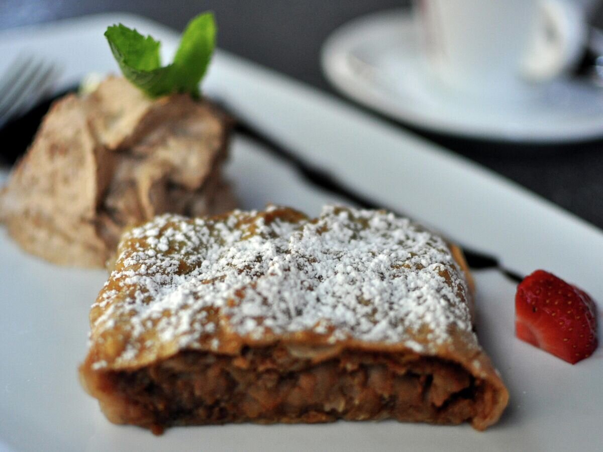    Венский штрудельCC BY-SA 3.0 / Alex Morley / Apfelstrudel in Vienna