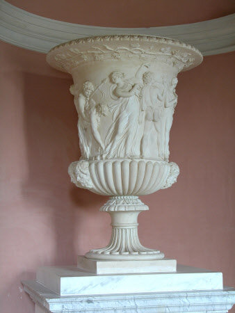 Копия вазы Боргезе, выполненная из камня Коуд