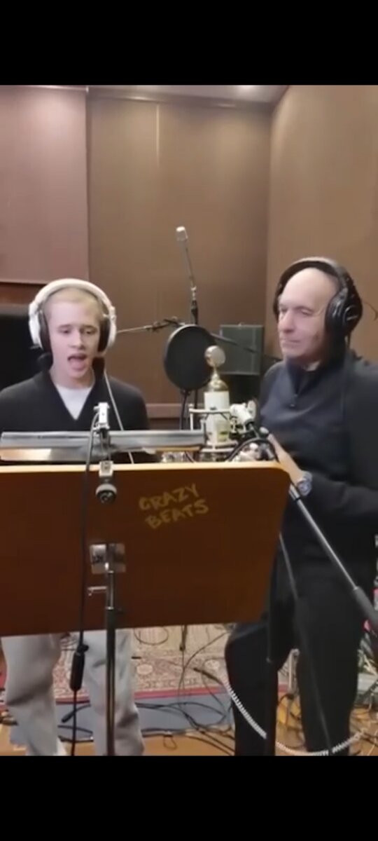 В сокровенных студиях музыкального волшебства, Игорь Крутой, безусловно, оставляет свой отпечаток