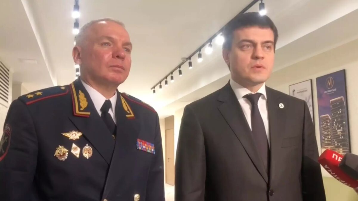     Губернатор Красноярского края Михаил Котюков после заседания коллегии краевой полиции рассказал журналистам, как его пытались развести телефонные мошенники.