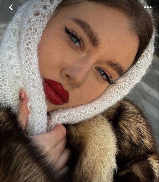 женщина в шубе на красной площади