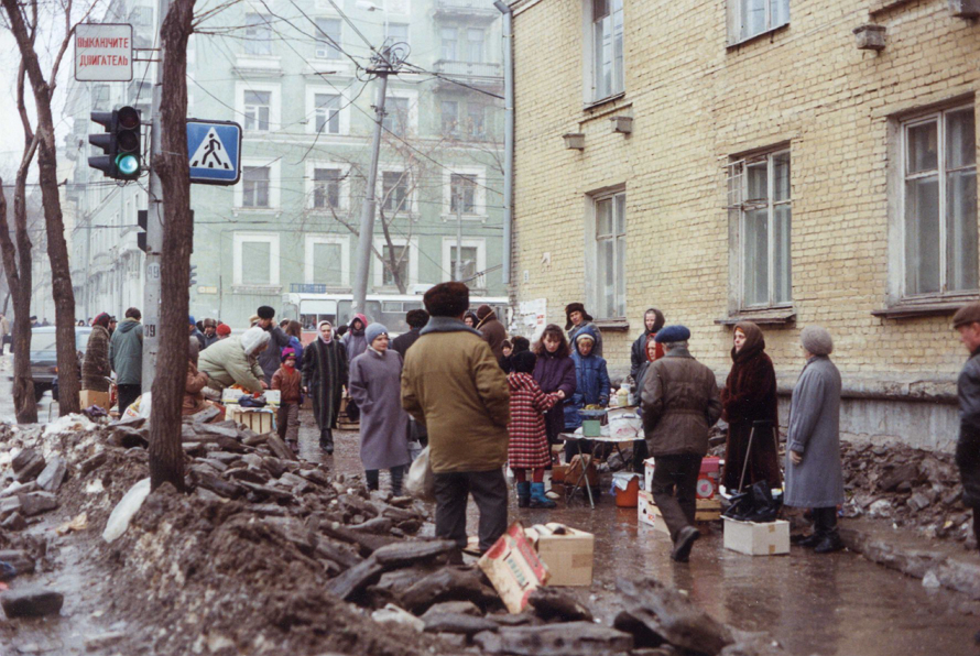 The tram stop "Volga" in Irkutsk. The year 1991. 2014 Иркипедия: энциклопедия Пр