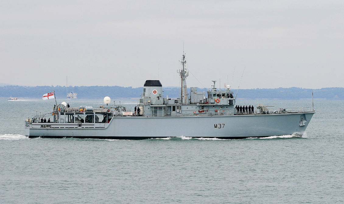 Тральщик "Чиддингфолд" Королевского флота Великобритании. Фото Royal Navy