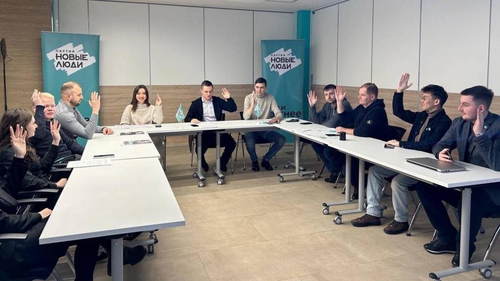 карин жан-пьер. жан пьер пресс секретарь белого дома. женщина руководитель. председатель и секретарь одно лицо.