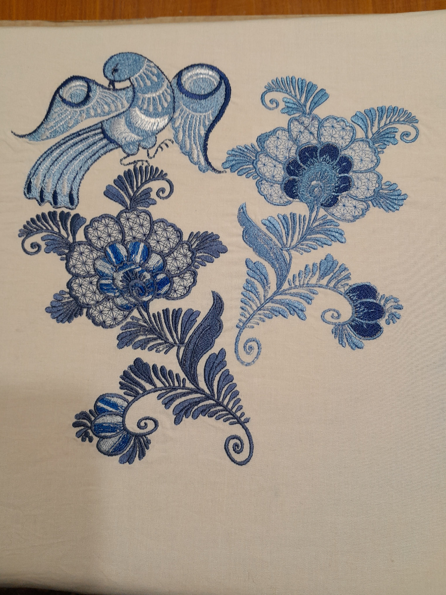 Будет блузка из хлопка с вышивкой гжель.