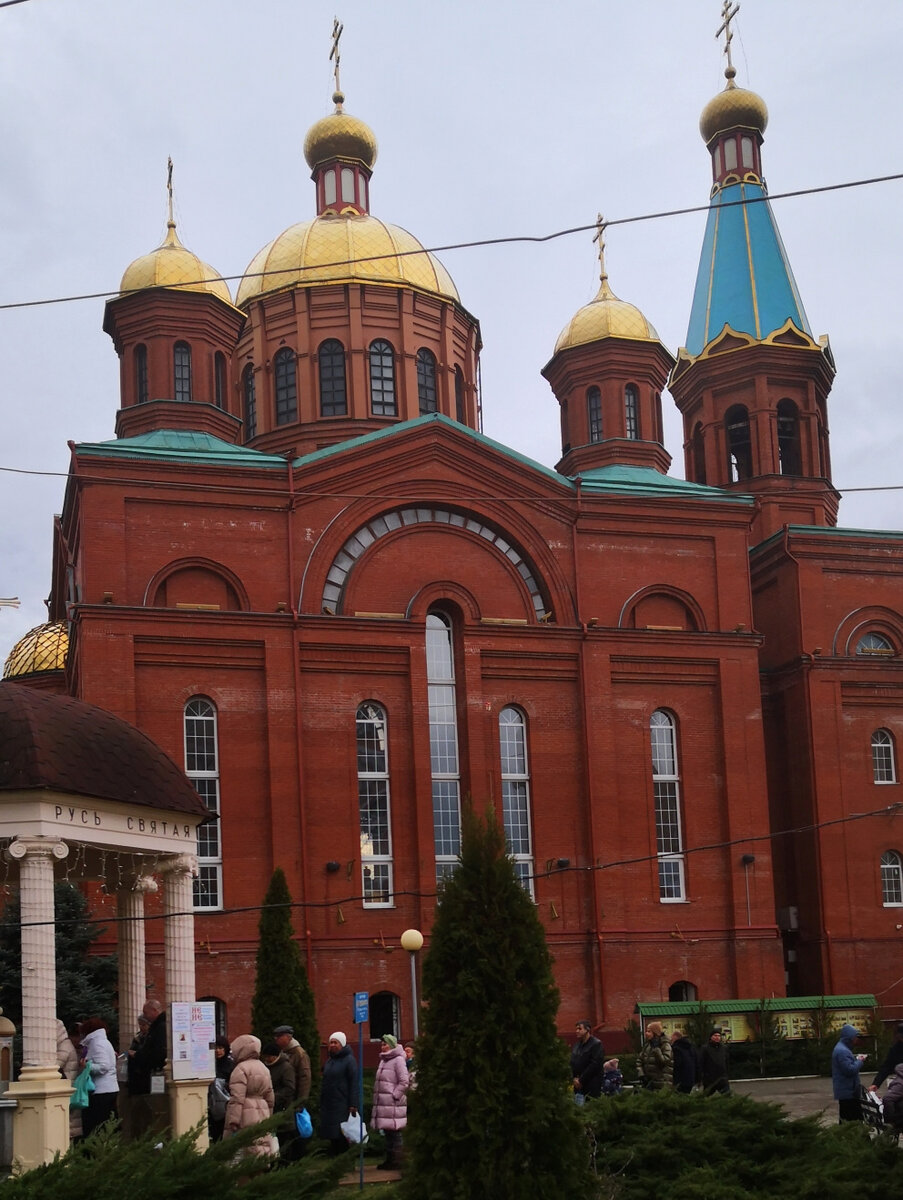 Очередь за водой из источника (скважины)